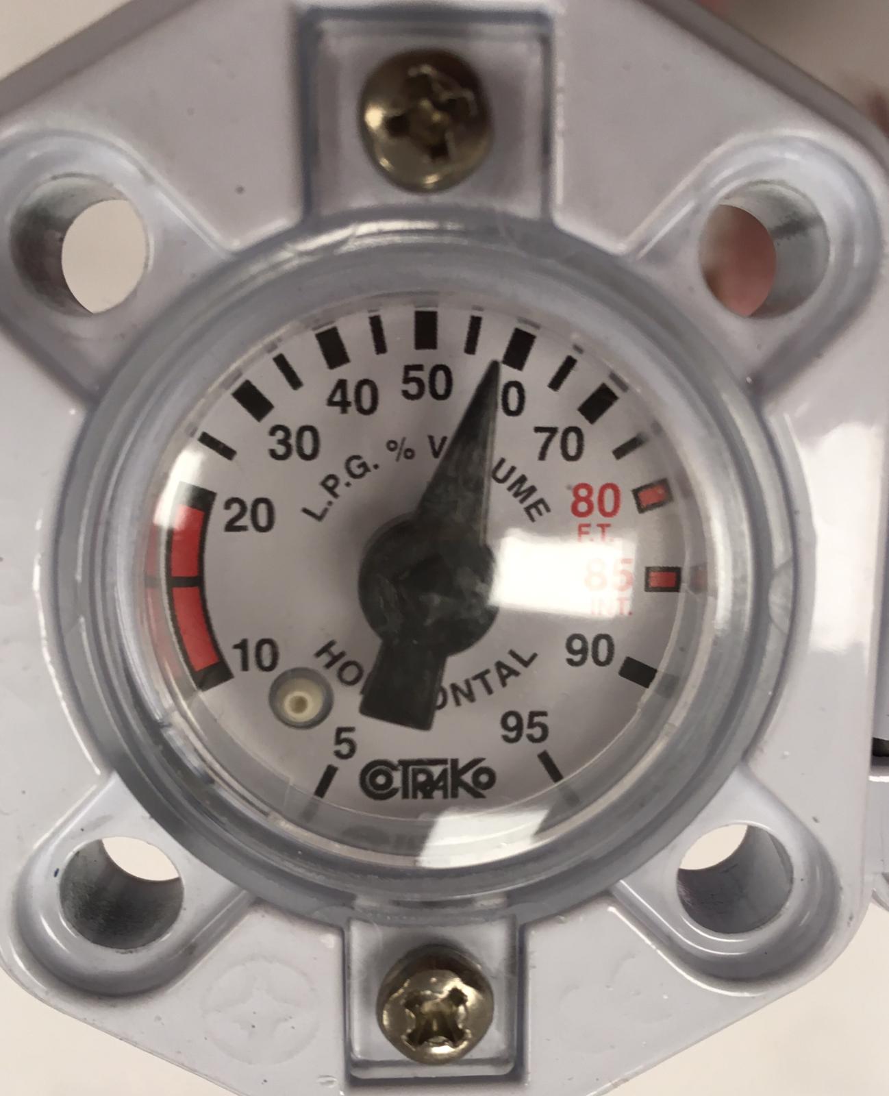 Indicator nivel bazin GPL arata nivelul de gaz din rezervor 1750L