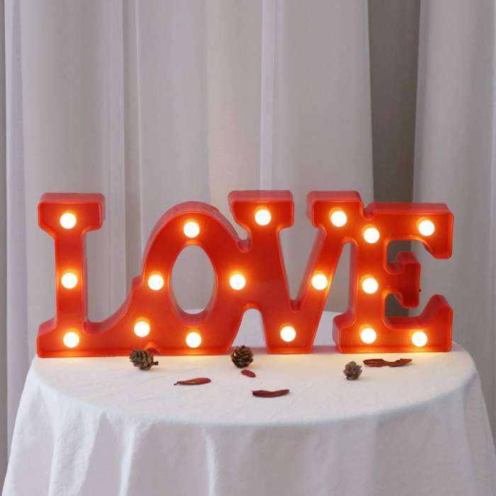 Lampa de veghe Love romantic, cu lumina calda ambientala, cu 11 becuri led, rosu