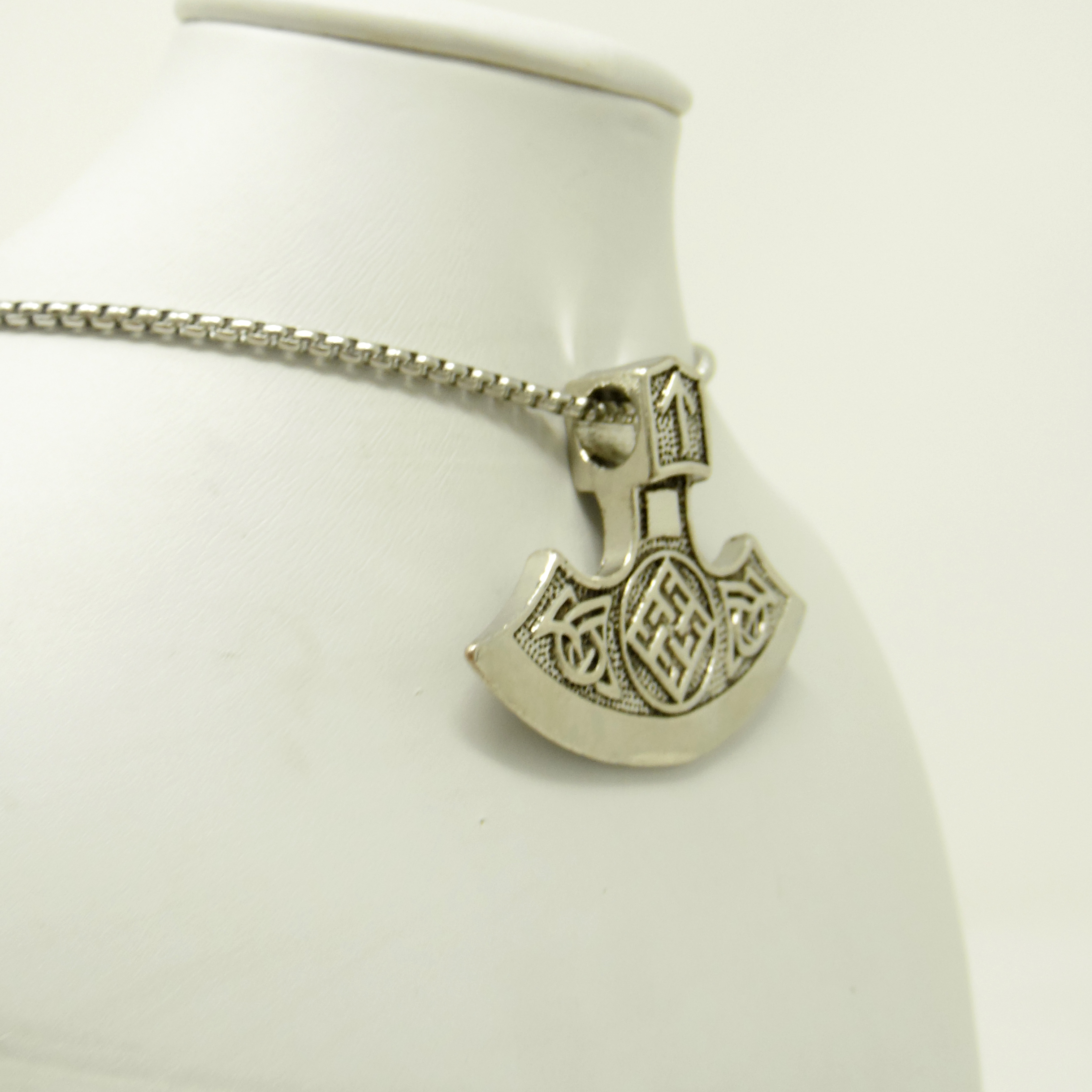 Pandant din inox model topor viking culoare argintiu 58 cm