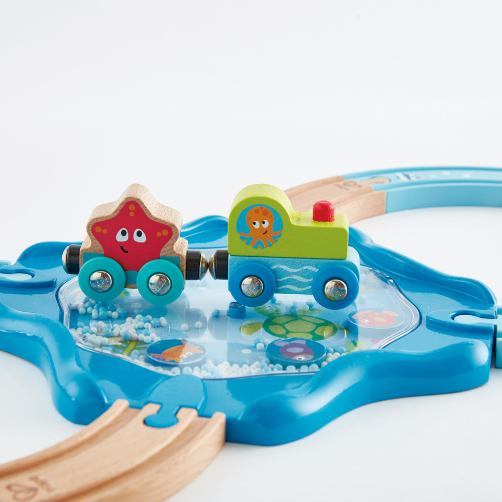 Tren de jucarie cu animale marine hape 15 piese