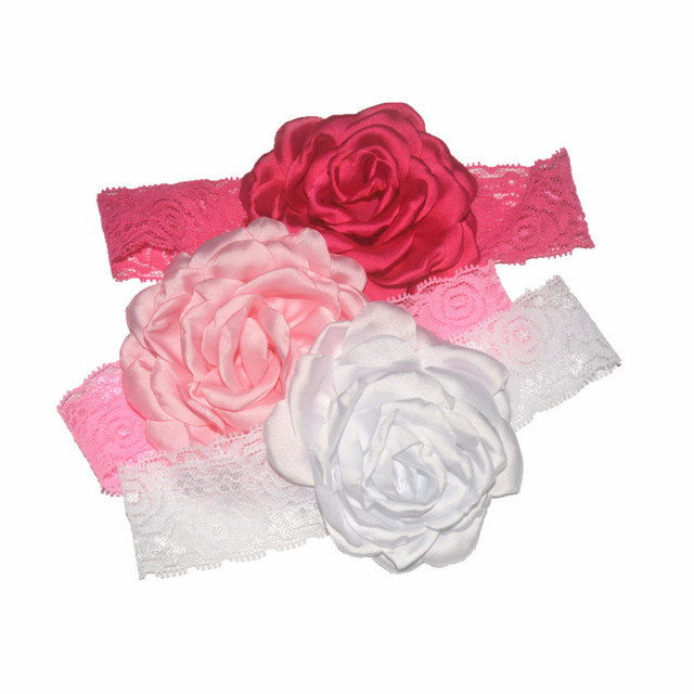 Bentita din dantela cu floare din saten (marime disponibila: 0-12 luni,