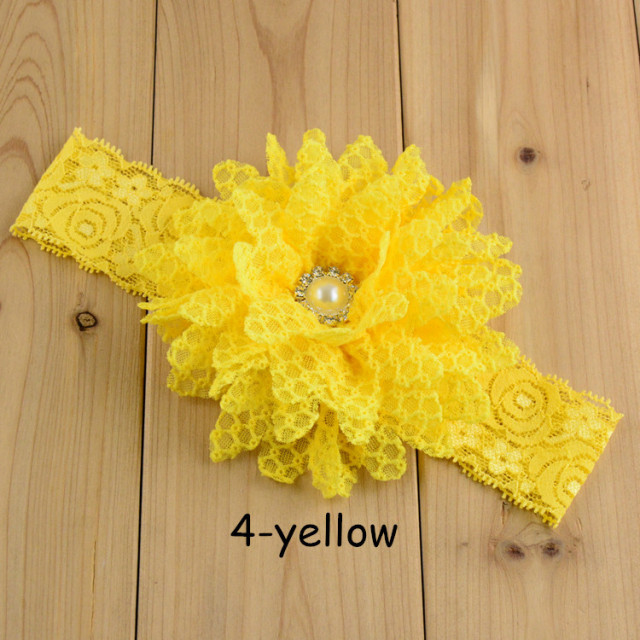 Bentita din dantela cu floare si perluta (marime disponibila: 0-12 luni,