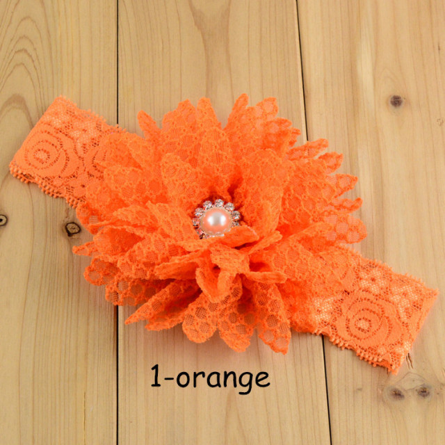 Bentita din dantela cu floare si perluta (marime disponibila: 0-12 luni,