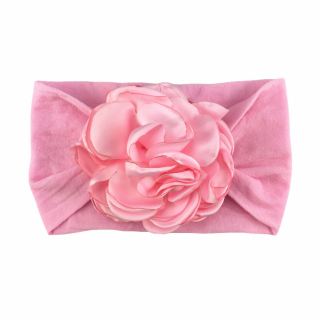 Bentita lata cu floare din saten aplicata (marime disponibila: 0-12 luni,