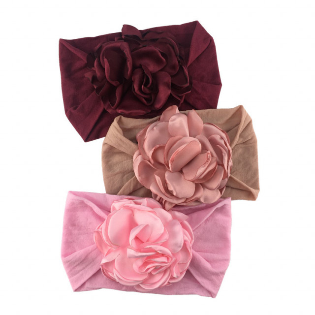 Bentita lata cu floare din saten aplicata (marime disponibila: 0-12 luni,