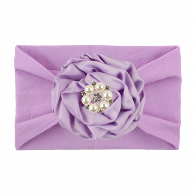 Bentita lata cu floare din saten cu perlute si strasuri (marime disponibila: