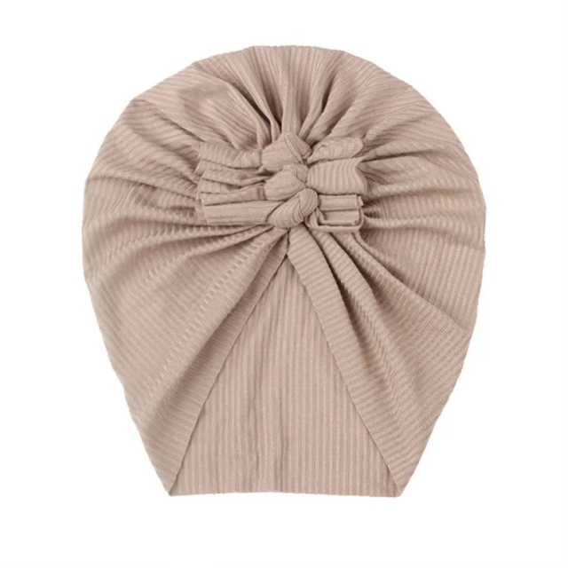 Caciulita tip turban cu trei fundite (marime disponibila: 3-6 luni (marimea 18