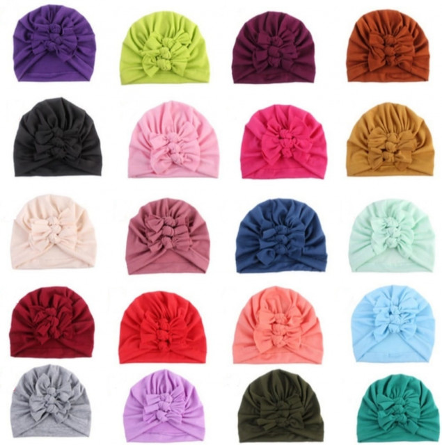 Caciulita tip turban cu trei fundite (marime disponibila: 3-6 luni (marimea 18