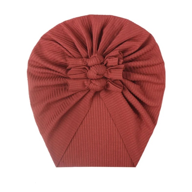 Caciulita tip turban cu trei fundite (marime disponibila: 3-6 luni (marimea 18