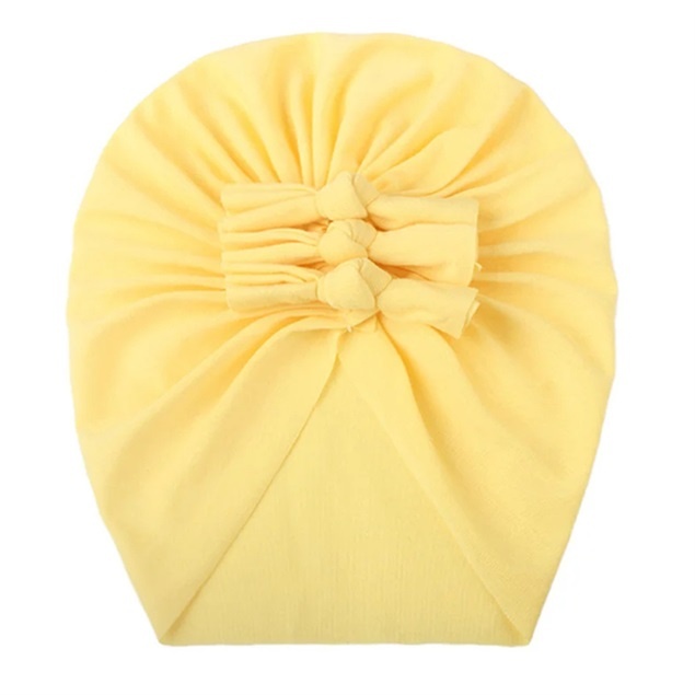 Caciulita tip turban cu trei fundite (marime disponibila: 3-6 luni (marimea 18