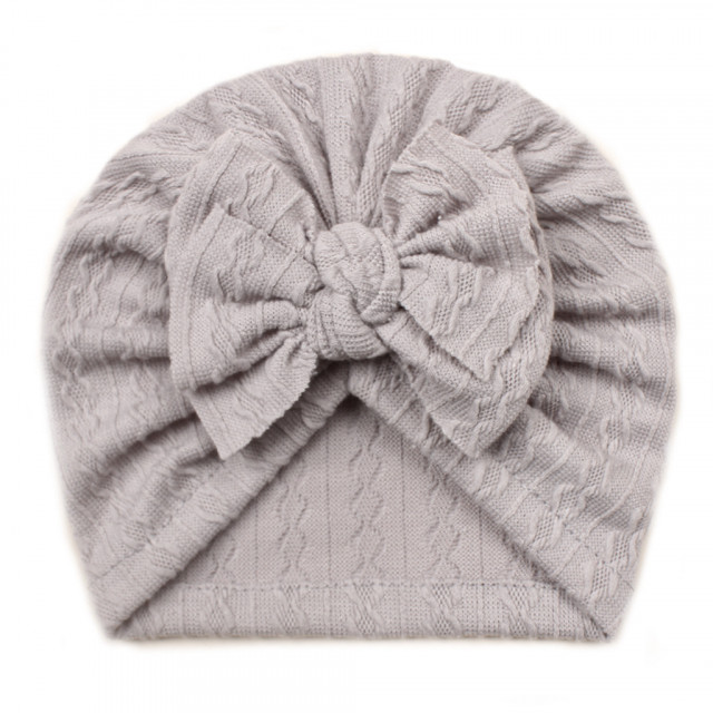 Caciulita tip turban cu model din tesatura si funda aplicata (marime