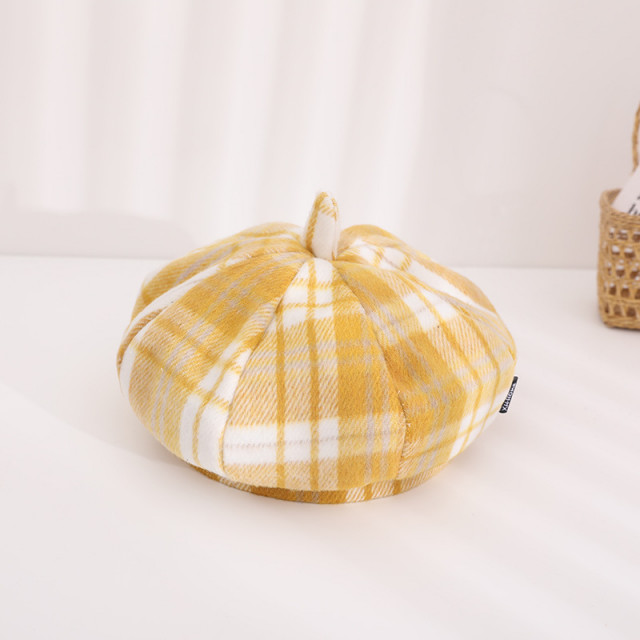 Bereta in carouri galbene pentru fetite (marime disponibila: 2 ani)