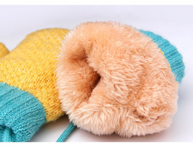 Manusi imblanite cu snur pentru bebelusi (marime disponibila: 6-12 luni