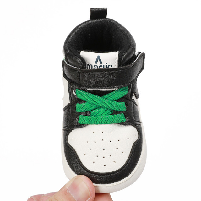 Adidasi albi cu negru si verde, inalti pentru bebelusi (marime disponibila: 3-6