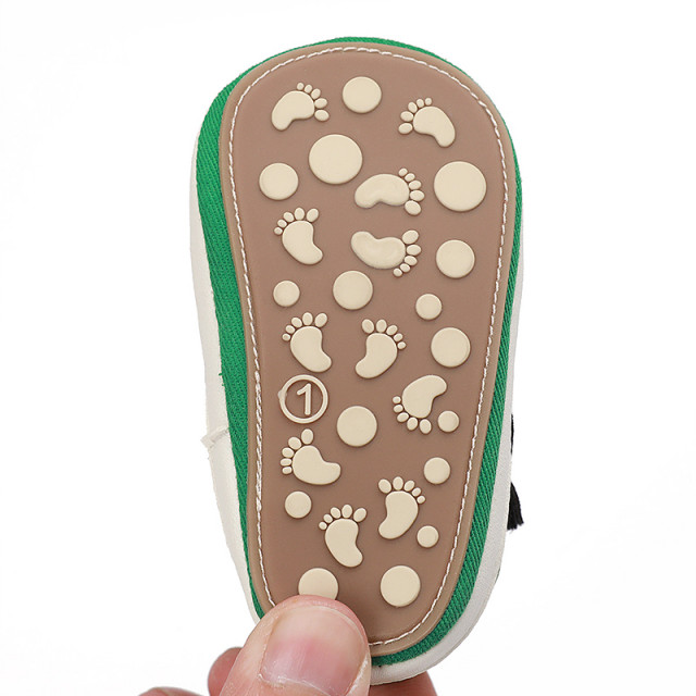 Adidasi albi cu negru si verde, inalti pentru bebelusi (marime disponibila: 3-6