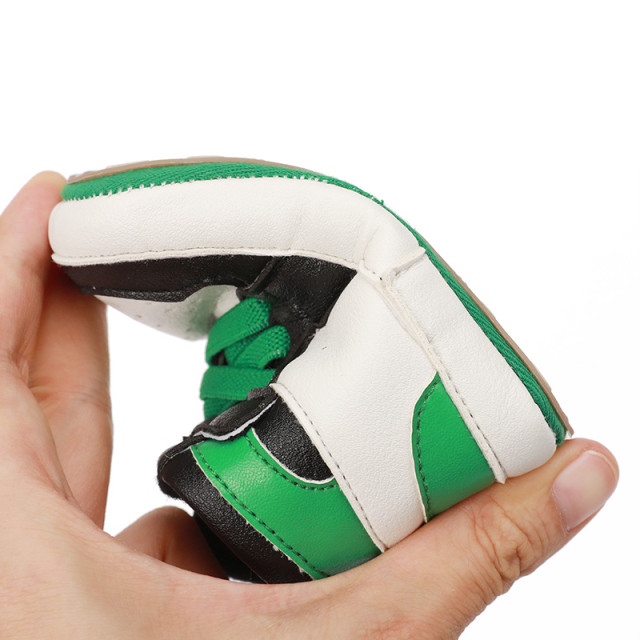 Adidasi albi cu negru si verde, inalti pentru bebelusi (marime disponibila: 3-6