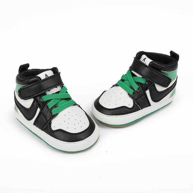 Adidasi albi cu negru si verde, inalti pentru bebelusi (marime disponibila: 3-6