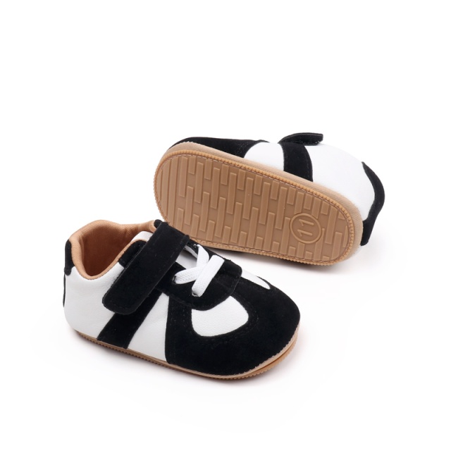 Adidasi albi cu negru pentru baietei - swak (marime disponibila: 6-9 luni