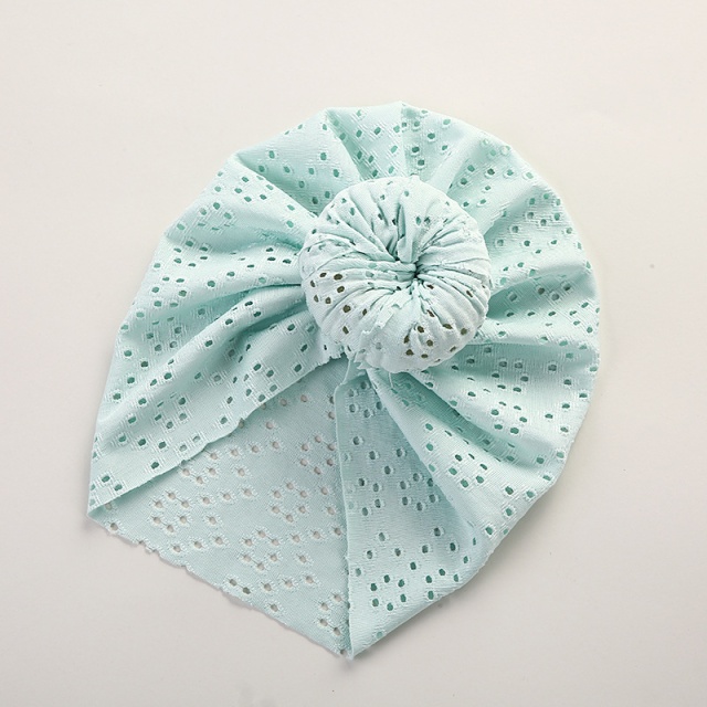 Caciulita tip turban cu model ajurat (marime disponibila: 3-6 luni (marimea 18