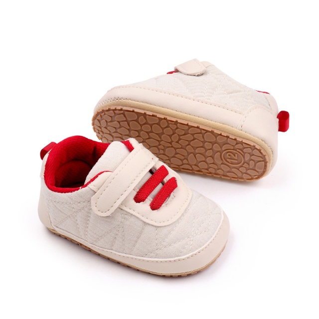 Pantofiori crem cu sireturi rosii pentru baietei (marime disponibila: 6-9 luni