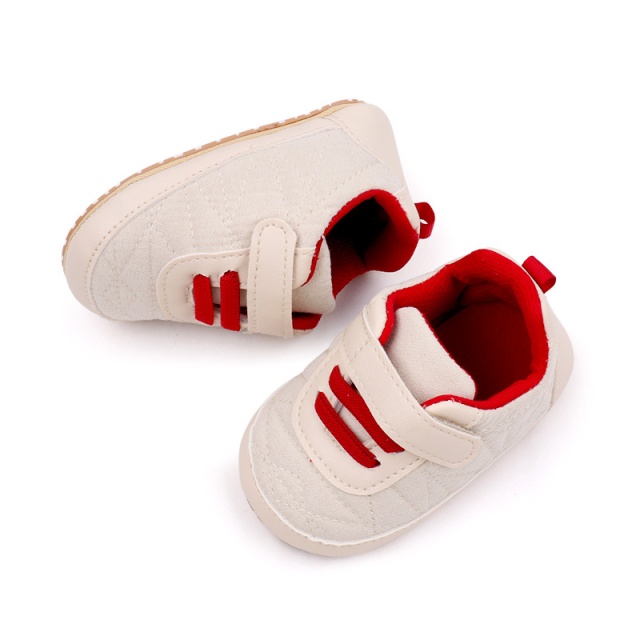 Pantofiori crem cu sireturi rosii pentru baietei (marime disponibila: 6-9 luni