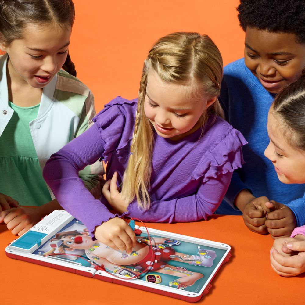 Joc clasic hasbro gaming operatia