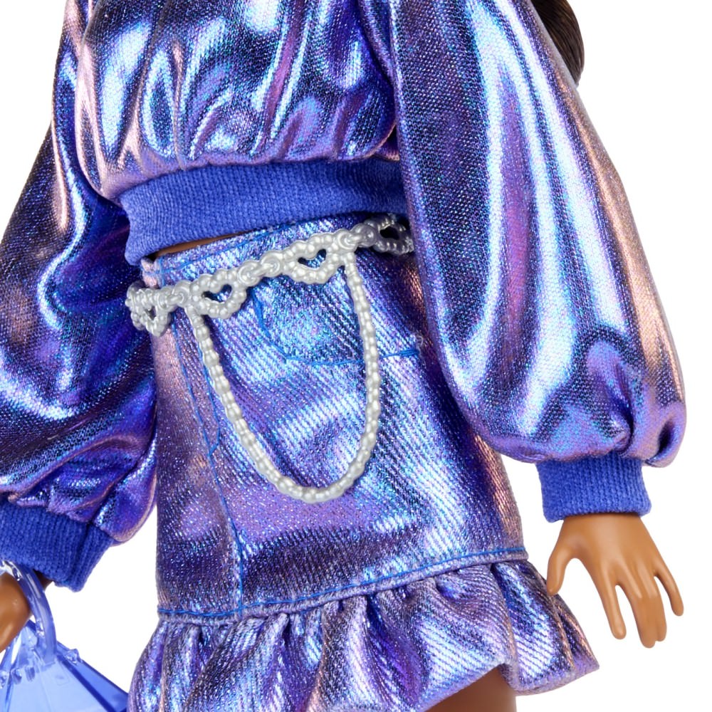 Papusa barbie deluxe style cu rochie albastru metalizat