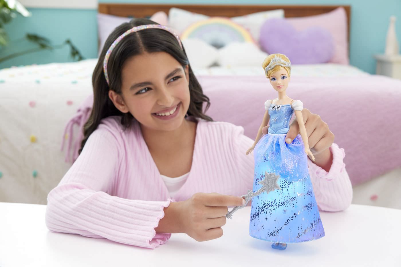 Papusa disney princess cenusareasa interactiva cu rochie luminoasa