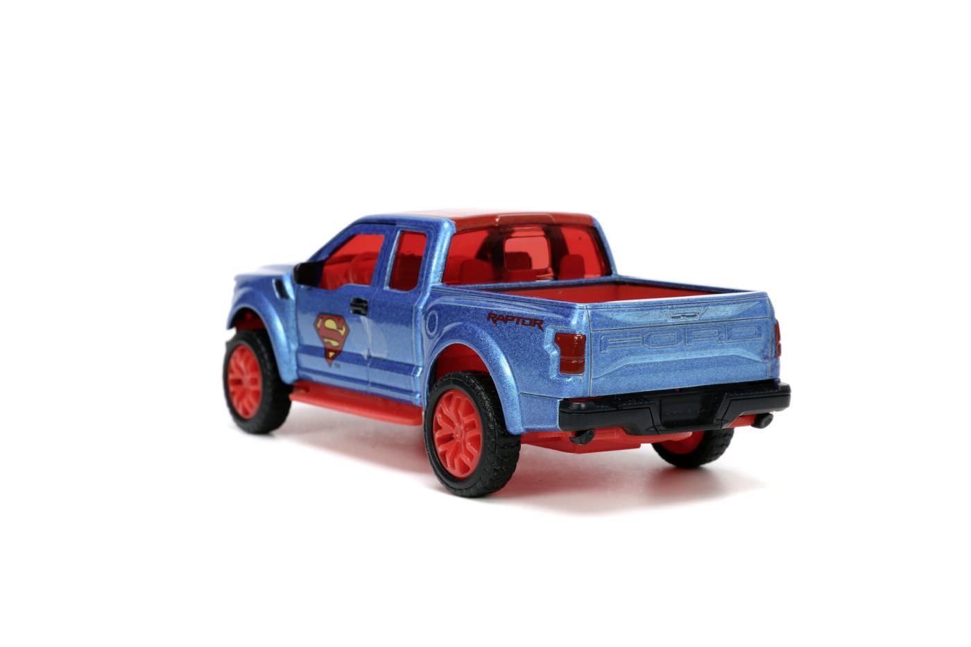 Set figurina superman cu masinuta metalica 2017 ford f150 raptor scara 1:32