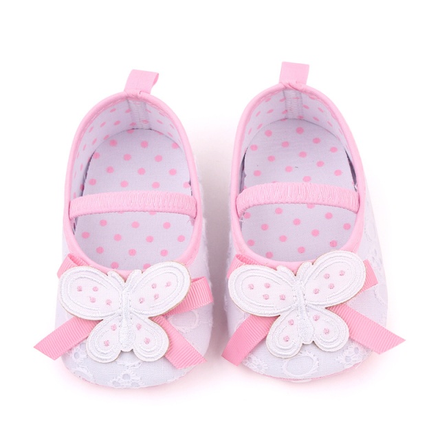 Balerini albi cu detalii roz si cu fluturasi (marime disponibila: 3-6 luni