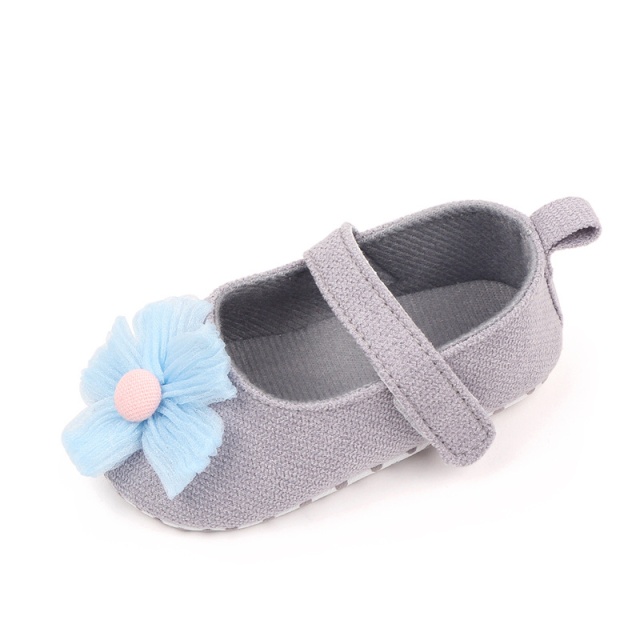 Pantofiori gri decorati cu floare bleu (marime disponibila: 9-12 luni (marimea