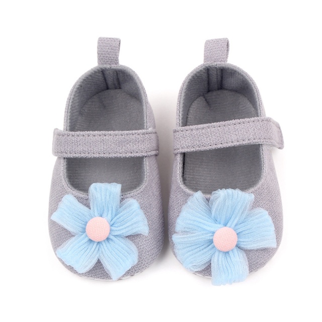 Pantofiori gri decorati cu floare bleu (marime disponibila: 9-12 luni (marimea