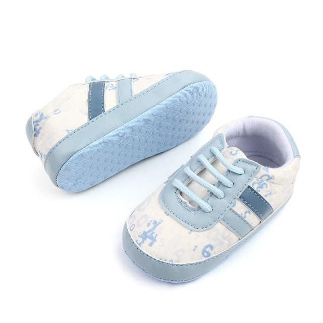 Pantofiori sport, albi cu nuante de albastru - cifre (marime disponibila: 6-9