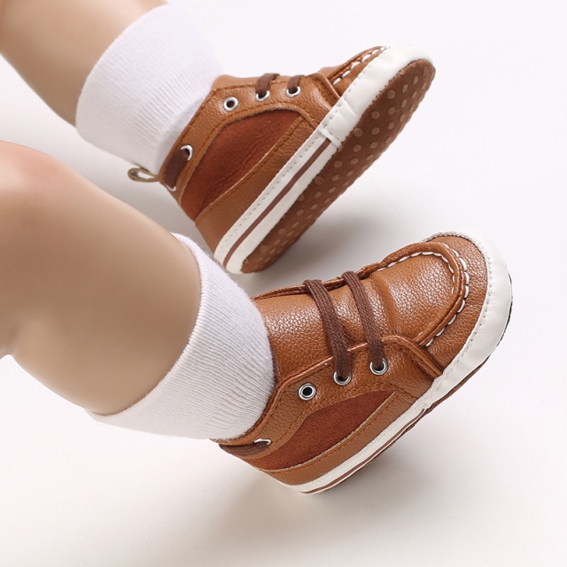 Pantofi pentru bebelusi, maro, cu sireturi (marime disponibila: 9-12 luni