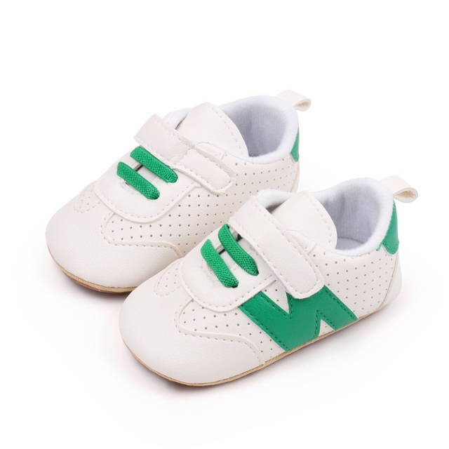 Adidasi bebelusi, albi cu detalii verzi (marime disponibila: 6-9 luni (marimea