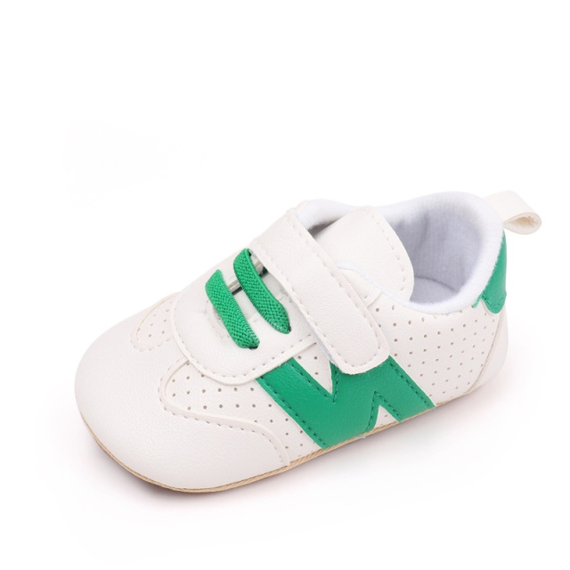 Adidasi bebelusi, albi cu detalii verzi (marime disponibila: 6-9 luni (marimea