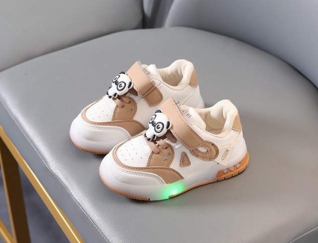 Adidasi crem cu alb cu luminite - panda (marime disponibila: marimea 22)