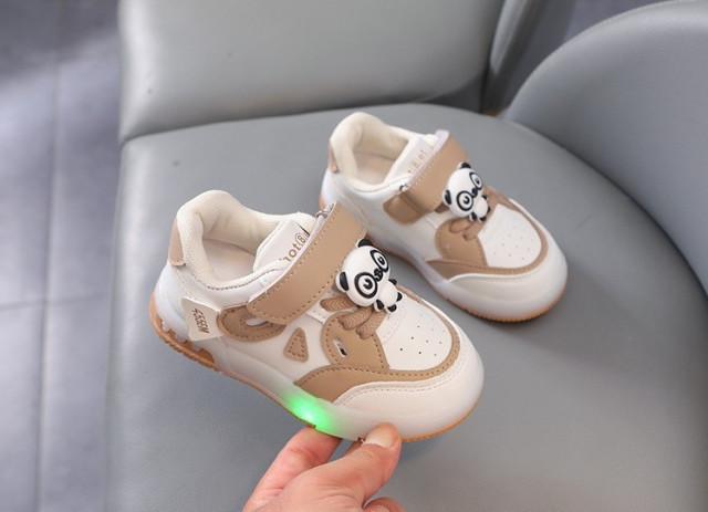 Adidasi crem cu alb cu luminite - panda (marime disponibila: marimea 22)