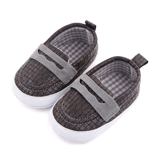 Pantofiori gri tip mocasini pentru bebelusi (marime disponibila: 3-6 luni