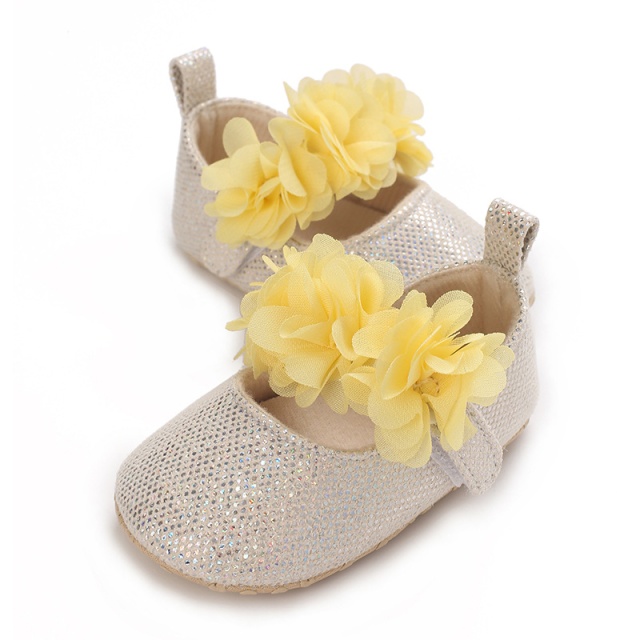 Pantofiori ivoire metalizat cu floricele galbene (marime disponibila: 9-12 luni