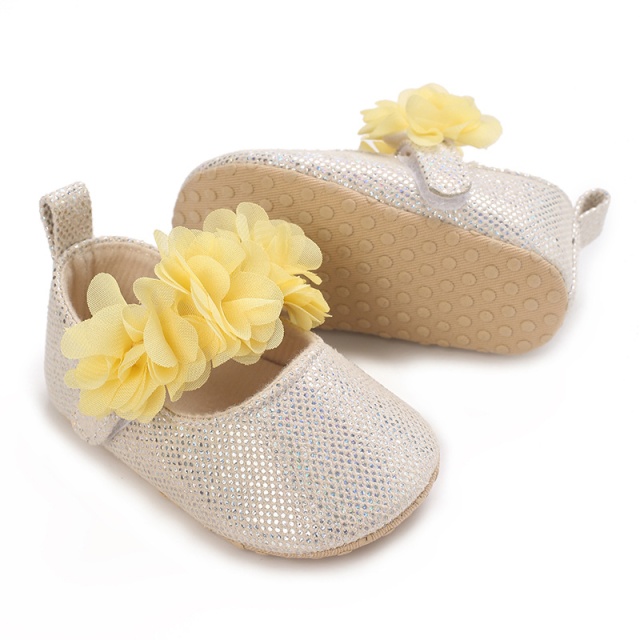 Pantofiori ivoire metalizat cu floricele galbene (marime disponibila: 9-12 luni