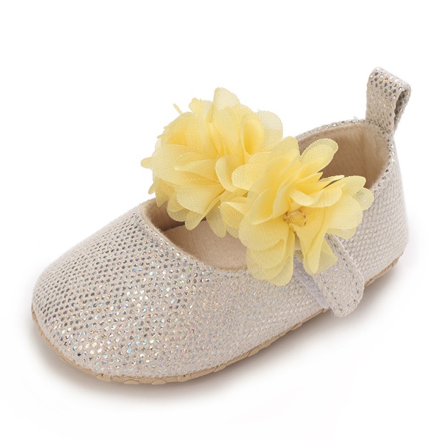 Pantofiori ivoire metalizat cu floricele galbene (marime disponibila: 9-12 luni
