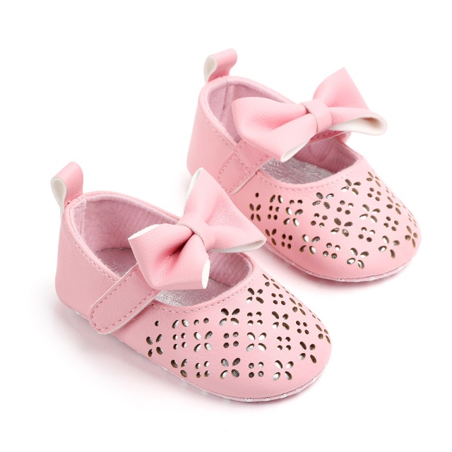 Pantofiori roz cu model ajurat si fundita aplicata (marime disponibila: 12-18