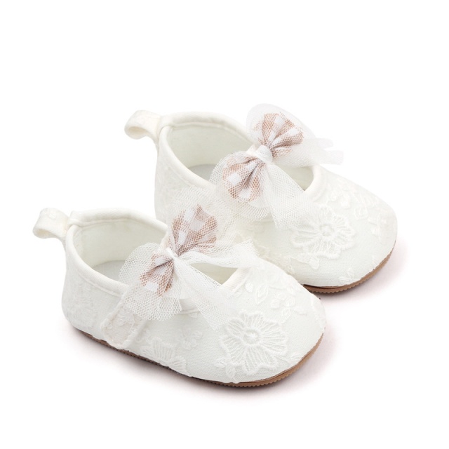 Pantofiori albi cu dantela inflorata (marime disponibila: 9-12 luni (marimea 20