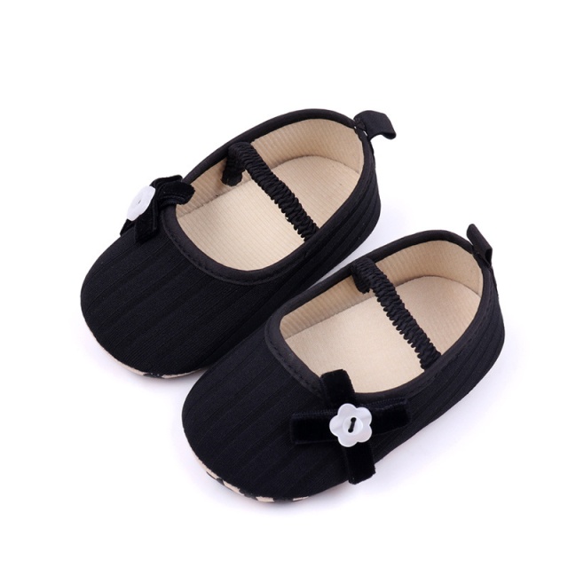 Pantofiori negri cu floricica alba decorativa (marime disponibila: 6-9 luni