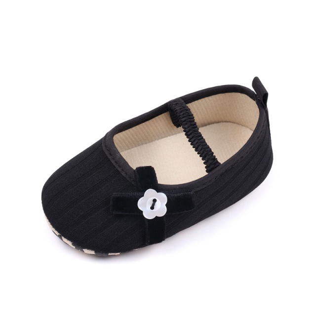 Pantofiori negri cu floricica alba decorativa (marime disponibila: 6-9 luni