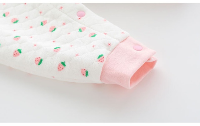 Salopeta alba imprimata cu capsuni (marime disponibila: 9-12 luni (marimea 20