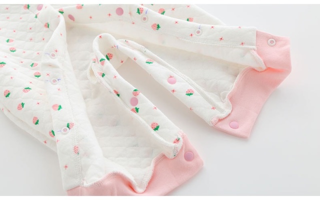 Salopeta alba imprimata cu capsuni (marime disponibila: 9-12 luni (marimea 20