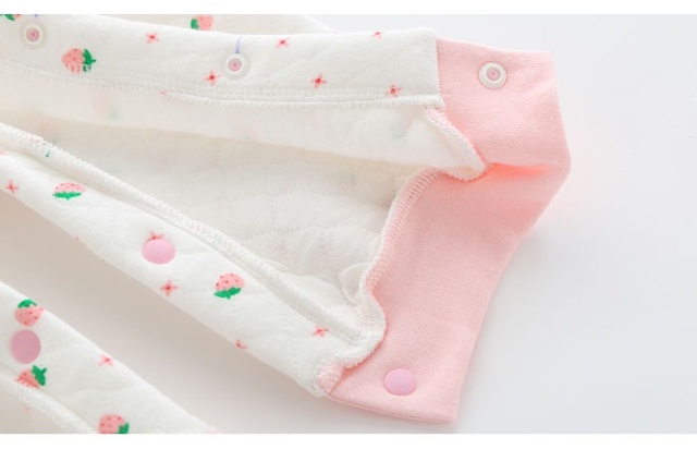 Salopeta alba imprimata cu capsuni (marime disponibila: 9-12 luni (marimea 20