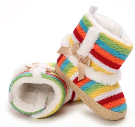 Cizmulite colorate, cu dungi curcubeu, blanita alba si fundita eleganta (marime